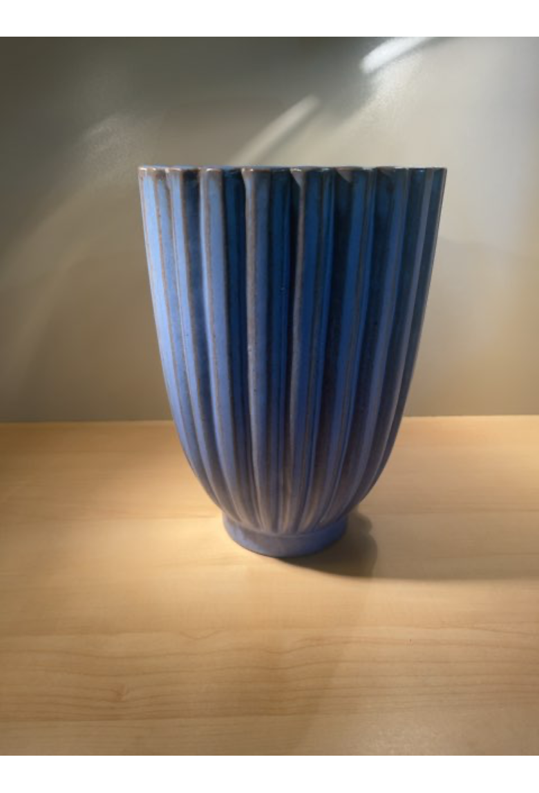 Fin retro vase i støvet blå